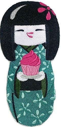 [Custom] Krafty Kokeshi Japanese Doll [Kokeshi e Cupcake] Bordado Ferro On/Sew Patch [6,84 x 3,34] [Feito