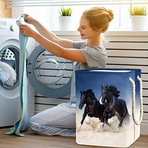 Cavalos pretos inadequados galopando à prova d'água de lavanderia dobrável balde para o quarto do