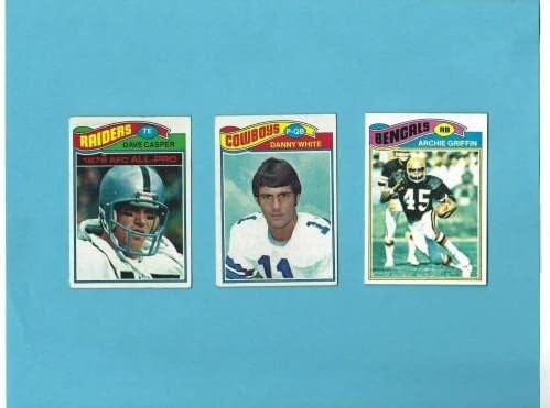 1977 Topps lote de 9 cartões de futebol de novato diferentes - cartões de futebol não assinados