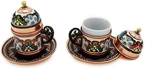 Xícaras de café turcas de cobre com pires e tampa
