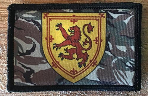 Moral de leão desenfreado da Escócia. Perfeito para o seu equipamento tático do Exército Militar, mochila, boné