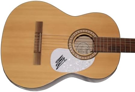 Jordan Davis assinou autógrafo em tamanho grande violão BUITO B W/James Spence Authentication JSA