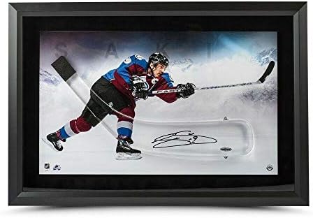 Joe Sakic assinou autógrafo 17x25 foto emoldurada acrílica lâmina Avalanche uda - bastões de NHL autografados