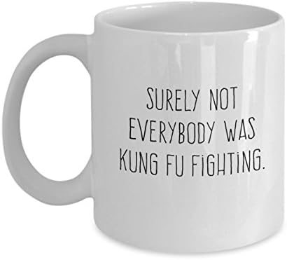 Certamente nem todo mundo estava lutando com Kung fu - caneca de café - por Livelaflove, copo de cerâmica