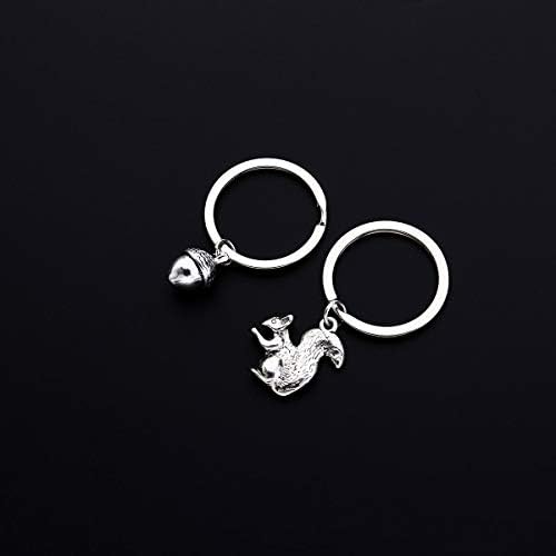 Sosoport 2pcs Squirrel Pinecone Design Keychains 3D Key Rings Pingente Pingente Titular Ornamentos artesanais