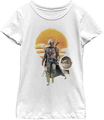 Star Wars Girl é The Mandalorian the Child and Mando Walking Sunset T-Shirt